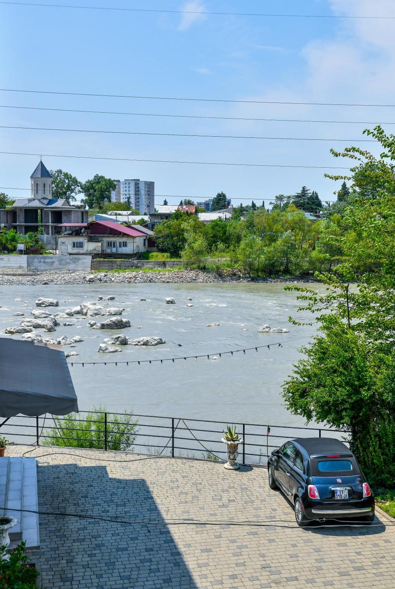 Just Inn Koetaisi Buitenkant foto