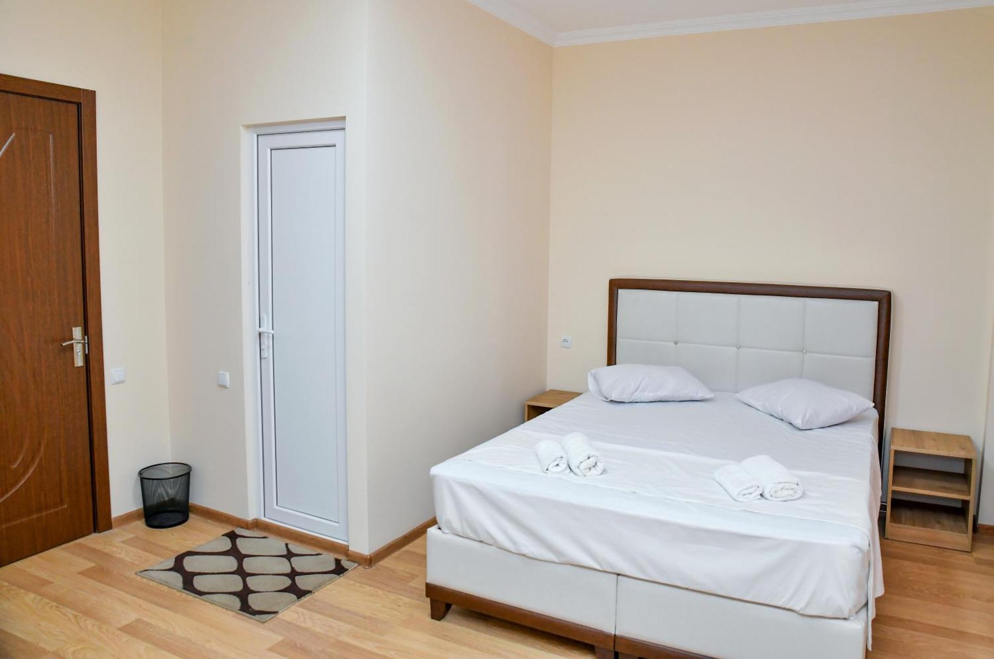 Just Inn Koetaisi Buitenkant foto