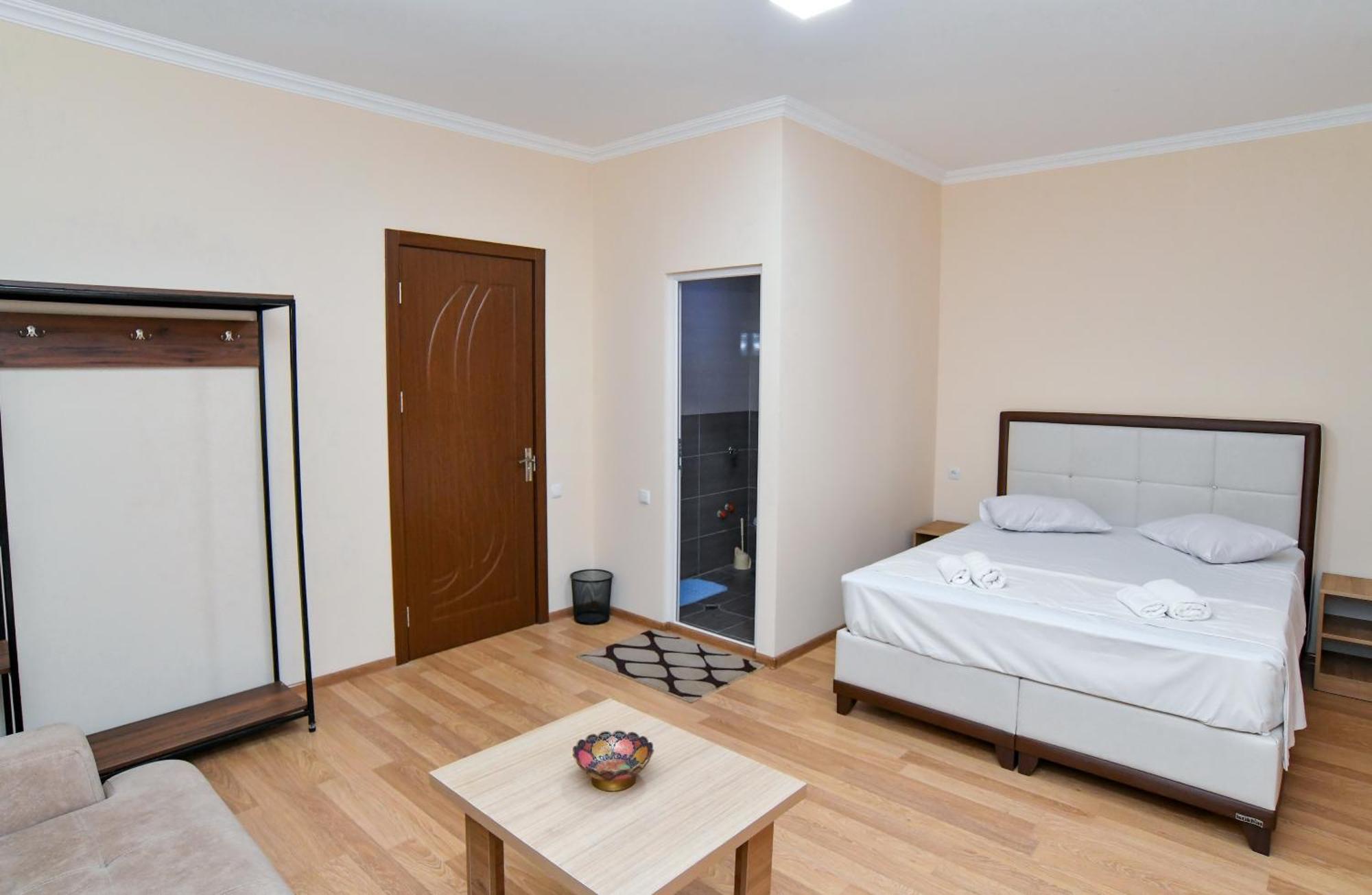 Just Inn Koetaisi Buitenkant foto